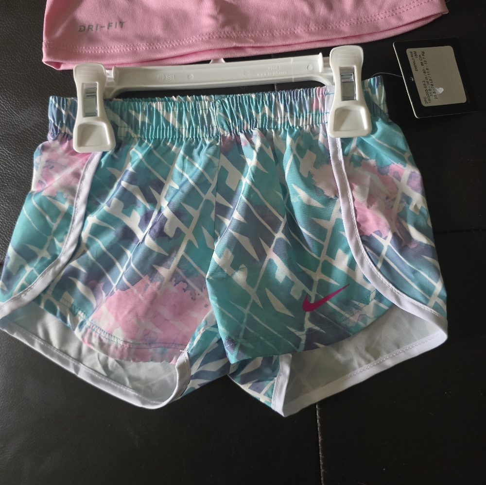 Nike Infant Girl’s Dri-Fit T-Shirt & Shorts Set (2-pieces) 18m nwt, pink - Picture 6 of 7